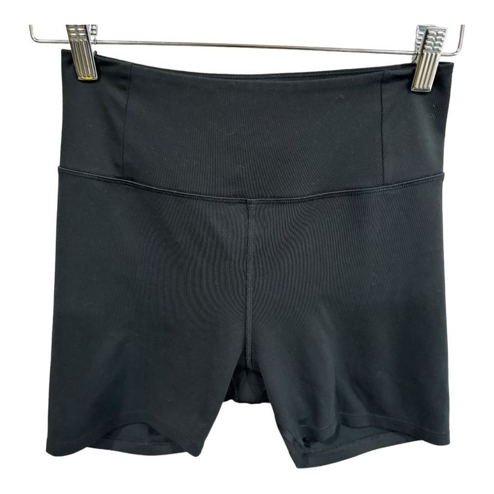 Girlfriend Collective M High Waisted Run Bike Yoga Short in Black, 4" inseam